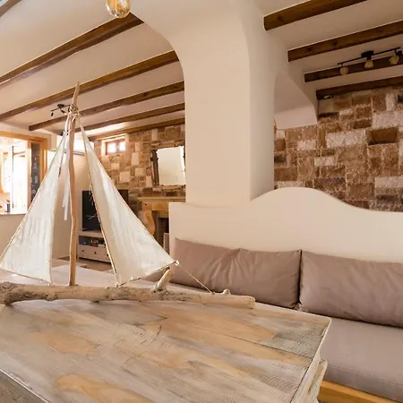 Flash House Apartment *